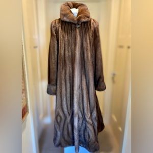 Vintage David Green Alaska U.S.A. Full Length Mink Coat. Excellent Condition